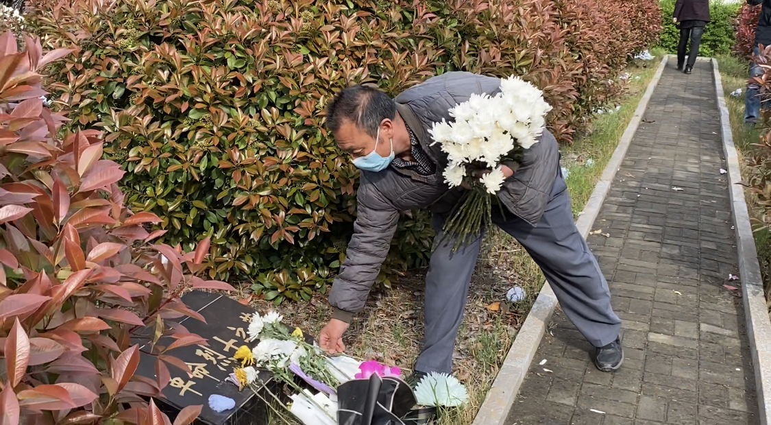 果冻和泡面，肖思远父母带给儿子的零食令人破防