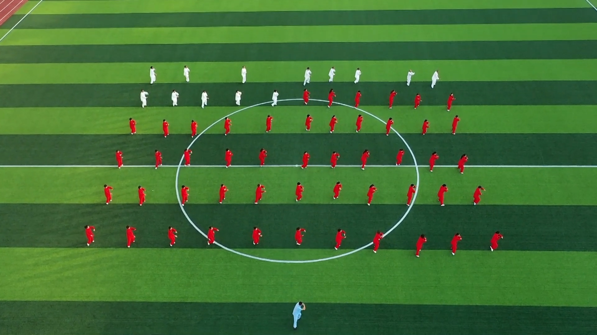 五集政论片《中国式现代化》第一集《共向未来》