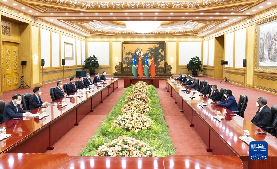 习近平会见所罗门群岛总理索加瓦雷