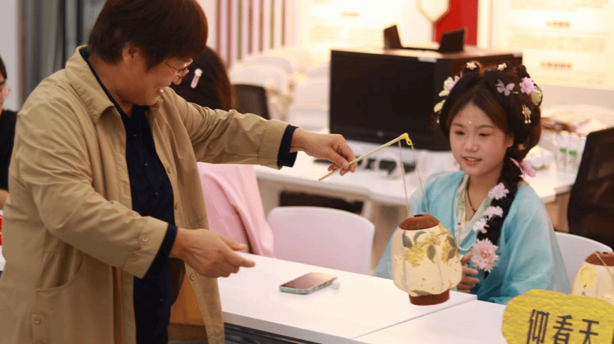  驻马店职业技术学院图书馆开展“月圆邀君赏·书香共此夕”中秋文化主题活动