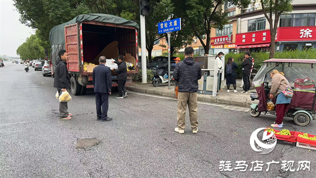  示范区城管局：重拳整治占道经营 还路于民惠民生