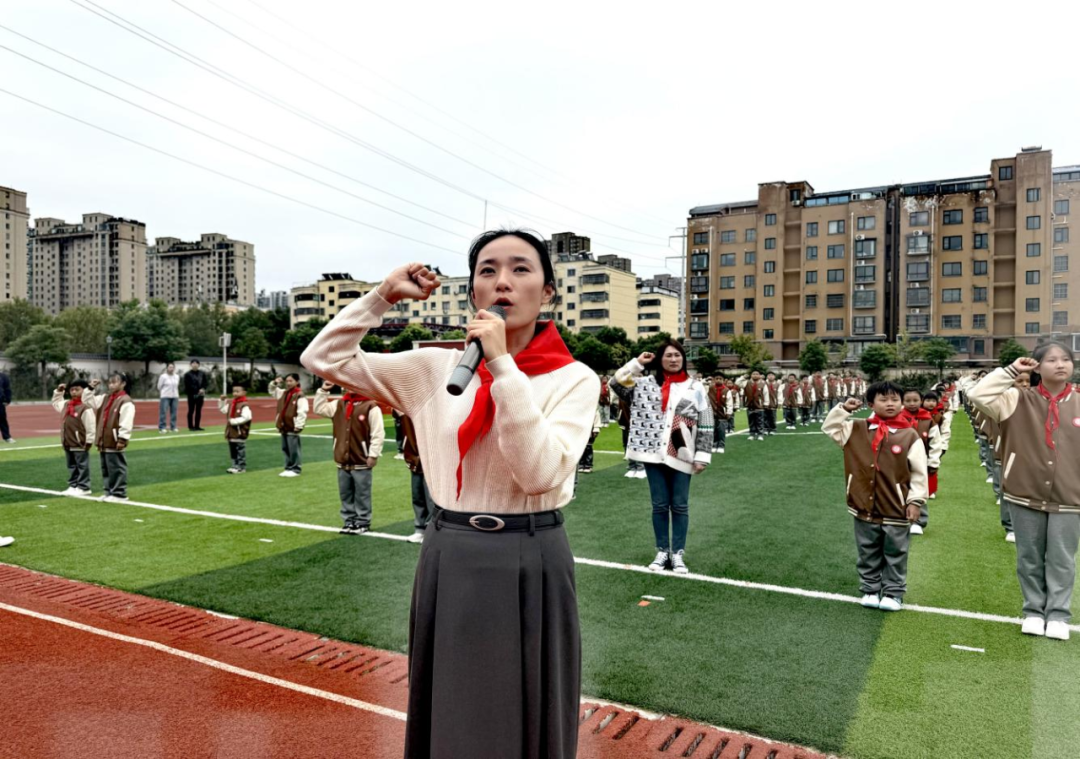 驻马店经济开发区金雀路小学新队员入队仪式