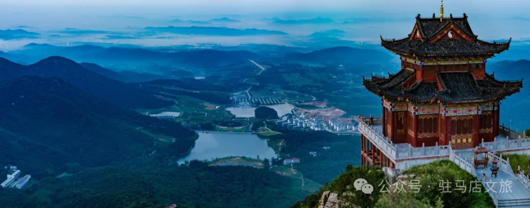 这座小城，藏着惊艳的秋日美景！现在错峰正好