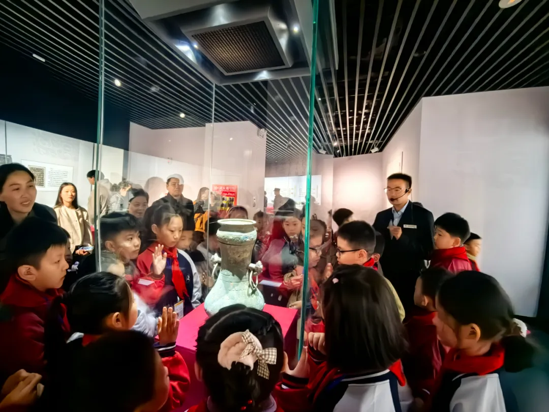 探秘蔡国六百年，触摸天中古文明 ——驻马店市博物馆“天中晚报小记者”观展寻宝系列活动进行时