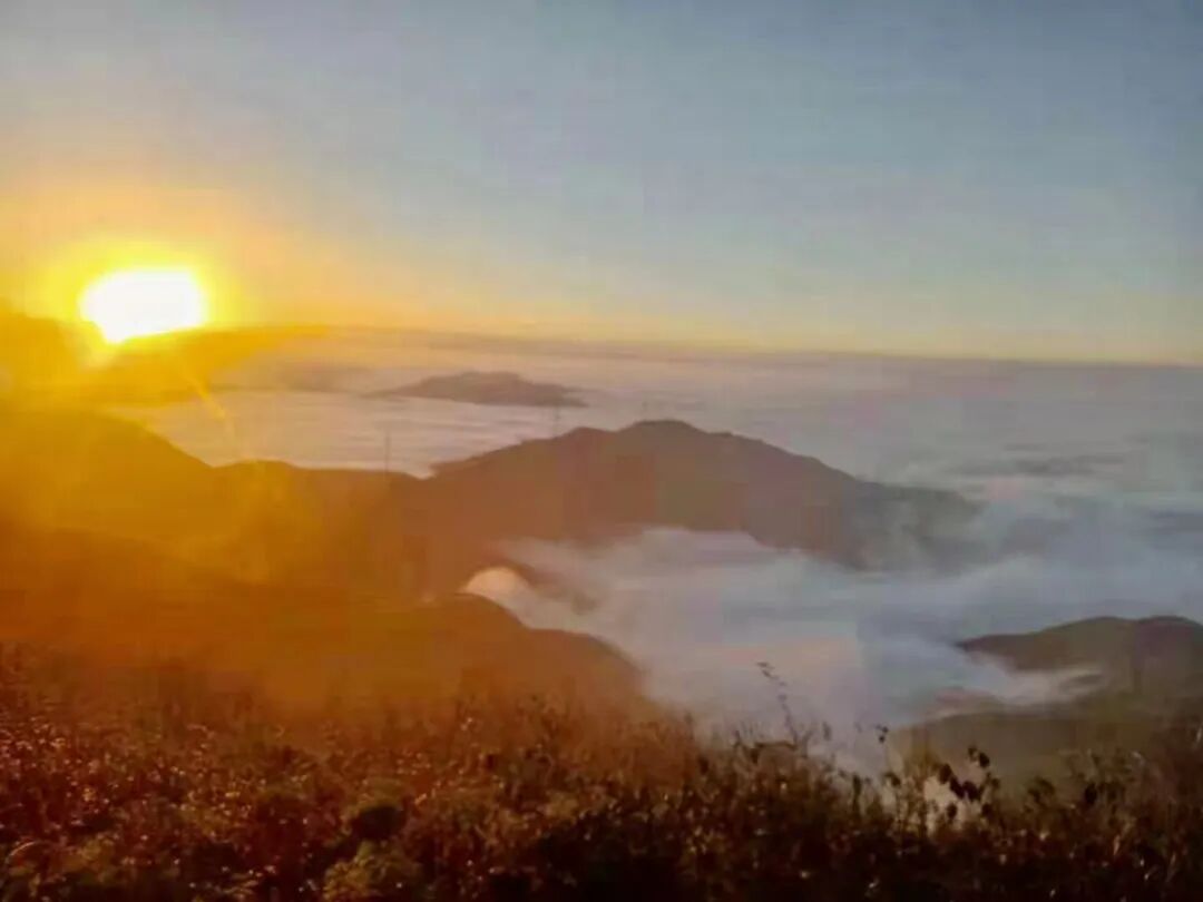 暮色漫过白云山,来这里感受云端与晚风