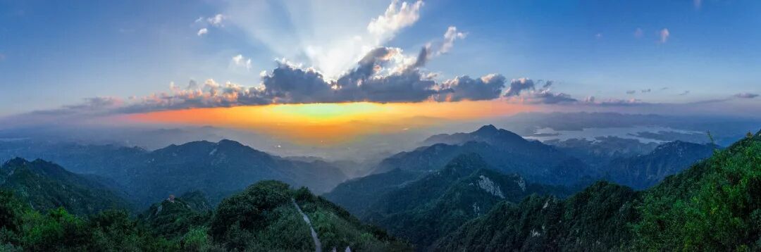 暮色漫过白云山,来这里感受云端与晚风