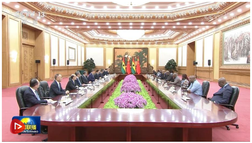 习近平会见加纳总统马哈马