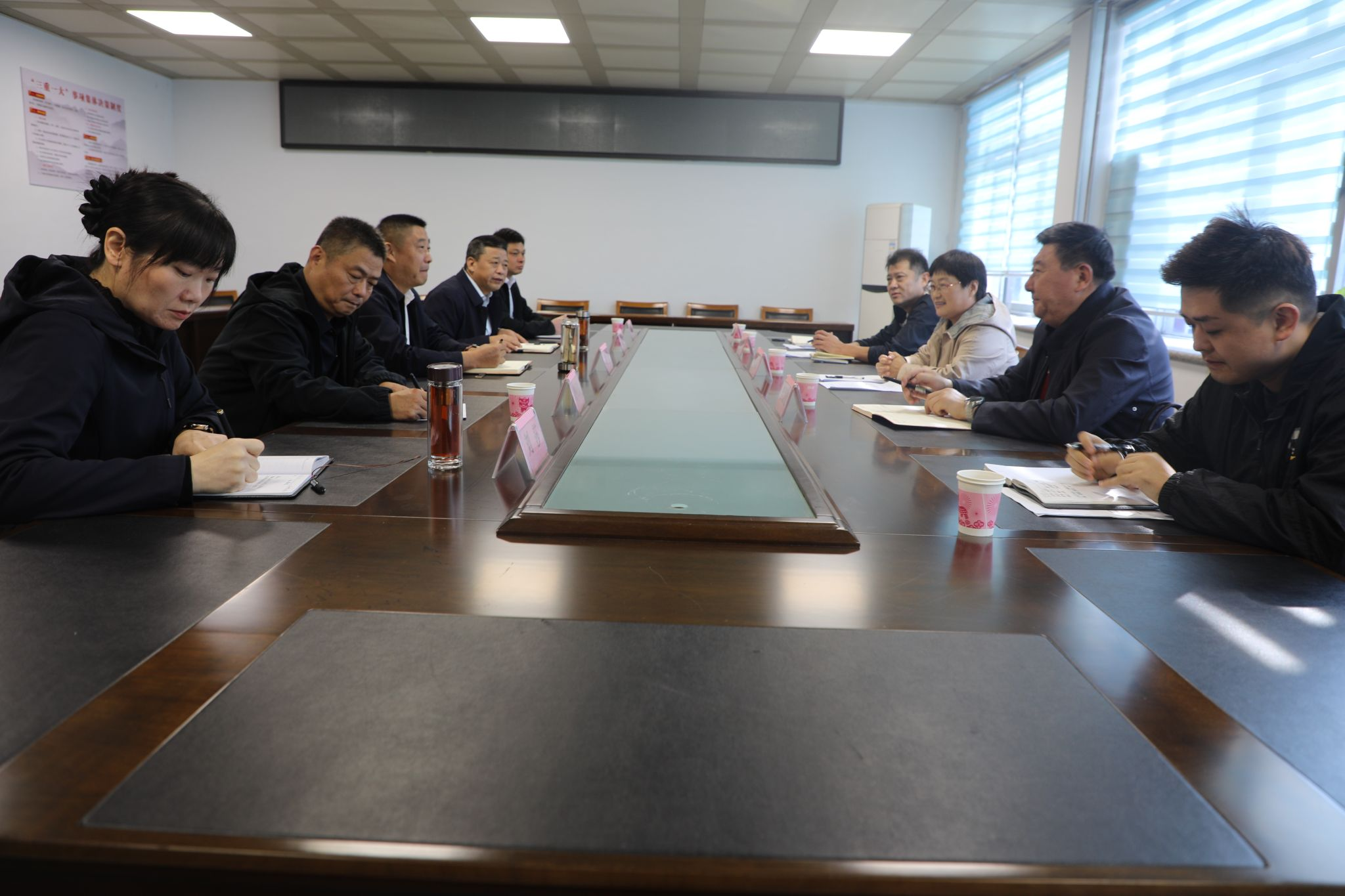 驻马店职业技术学院副校长李凤霞带队赴驻马店市就业创业服务中心开展交流座谈活动