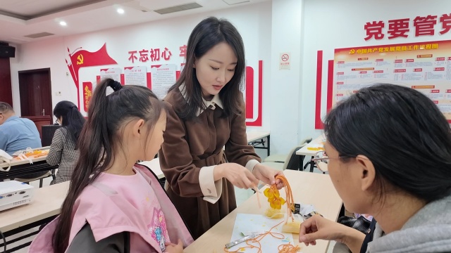 驻马店市总工会举办周末公益课桂花葡萄香皂制作活动