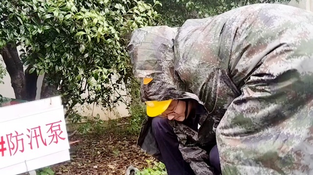 国网平舆县供电公司:冒雨特巡 确保电网安全稳定运行