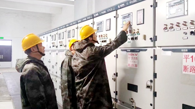 国网平舆县供电公司:冒雨特巡 确保电网安全稳定运行