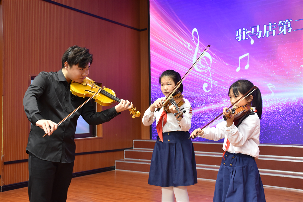 驻马店第二实验小学开展确山提琴文化进校园活动