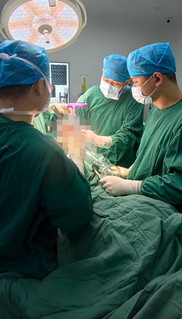 六旬老人膝关节“修一半”，术后两天重新行走——驻马店市第一人民医院单髁置换术解决老人多年顽疾