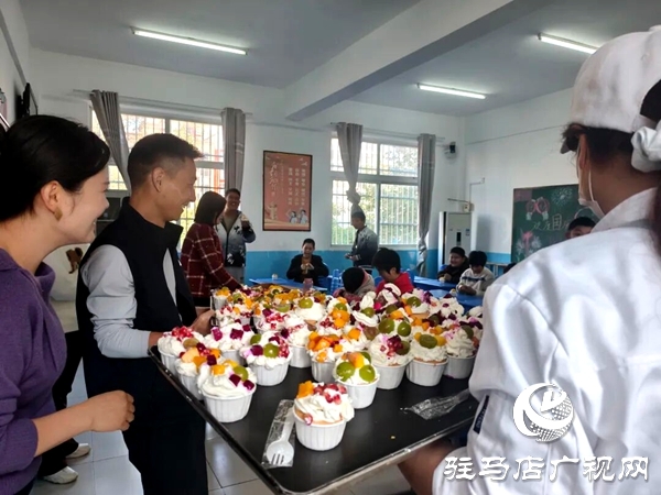 米亚烘焙蛋糕店走进平舆县特殊教育学校开展爱心捐赠与烘焙教学活动