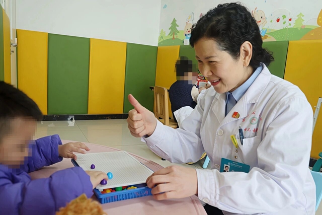 袁俊梅医生：用爱与专业守护“折翼天使”康复路