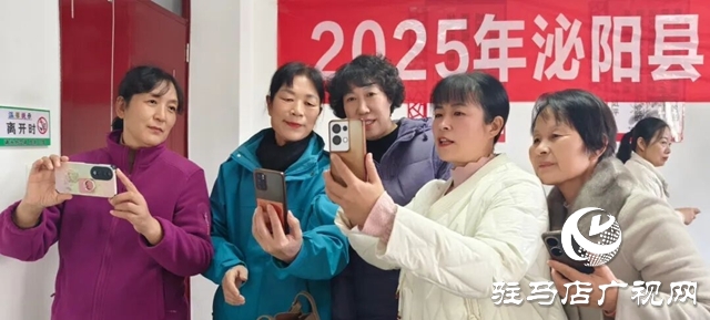 手机摄影走进“银发族” 泌阳公益课堂手把手教学“细节拉满”