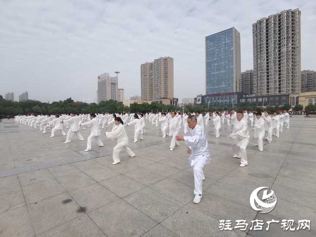 2025驻马店市贺重阳“银龄行动”太极拳集体展示活动举行
