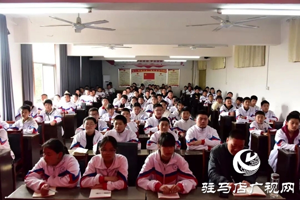 平舆公安走进平舆二中开展法治与反诈宣传活动筑牢青少年安全防线