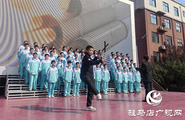 驻马店市第四中学举行红歌传唱汇报表演 ​