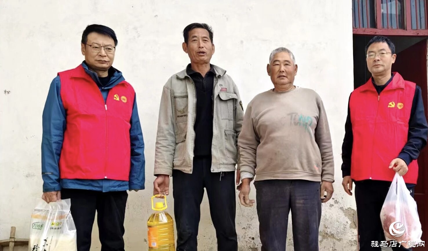 正阳县总工会开展“重阳敬老传温情 抢收助农践初心”主题党日活动