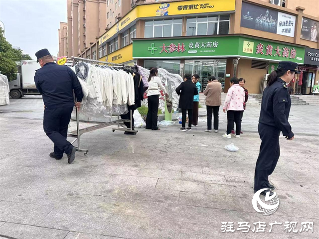  开发区城市管理事务中心：整治支教园区流动商贩