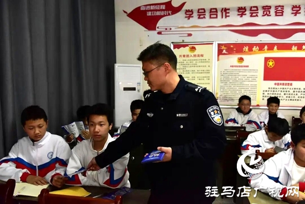 平舆公安走进平舆二中开展法治与反诈宣传活动筑牢青少年安全防线