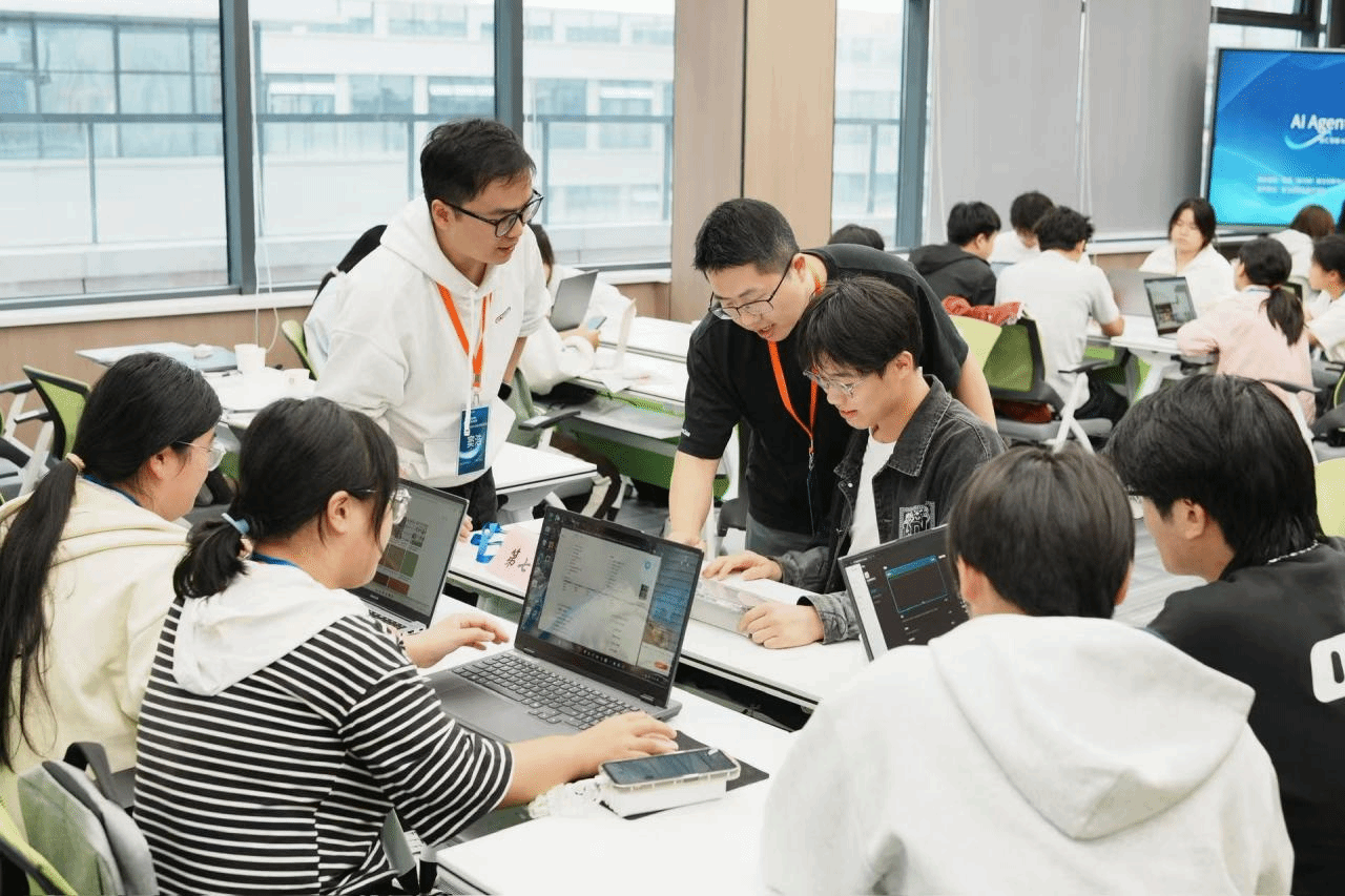 智汇青春AI赋能 实践筑梦未来发展: 驻马店职业技术学院信息工程学院携手网易(驻马店)联合创新中心开展AI Agent专题训练营