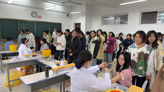 驻马店市第二中医院——健康体检中心周末赴校服务 为农业工程职业学院学生健康护航​
