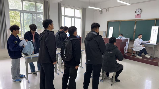 驻马店市第二中医院——健康体检中心周末赴校服务 为农业工程职业学院学生健康护航