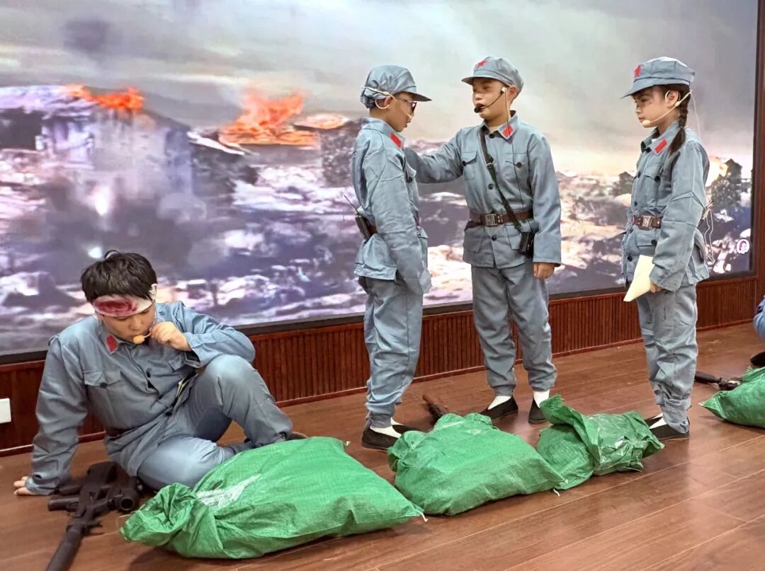 驻马店市第六小学开展红帆映经典 课本“剧”精彩--课本剧展演