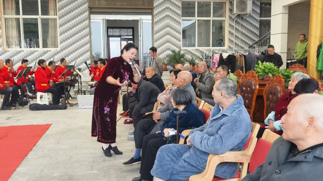 “敬老月”戏曲送下乡 经典唱段暖老人心