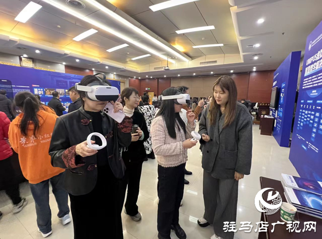 河南省第三届高等学校外语院系书记 院长（主任）论坛在黄淮学院举行