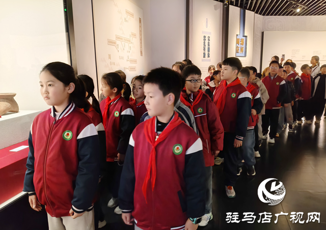 驻马店经济开发区金雀路小学开展“探寻蔡国历史 感受文化魅力”亲子主题实践活动​