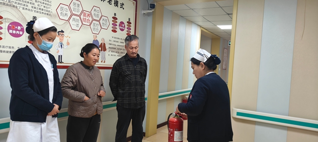 筑牢安全防线：驻马店市第二中医院养老护理中心开展消防安全培训