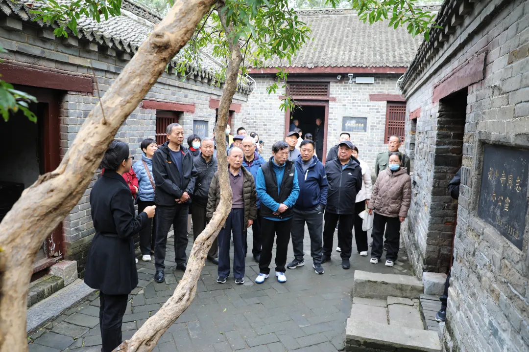驿城区检察院组织离退休老干部到竹沟革命纪念馆参观学习