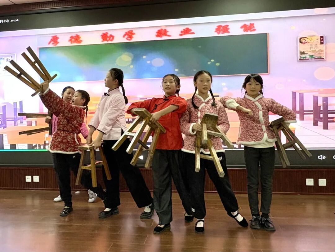 驻马店市第六小学开展红帆映经典 课本“剧”精彩--课本剧展演