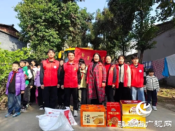 平舆县身边好人协会携射桥镇第一小学师生志愿者赴敬老院送温暖