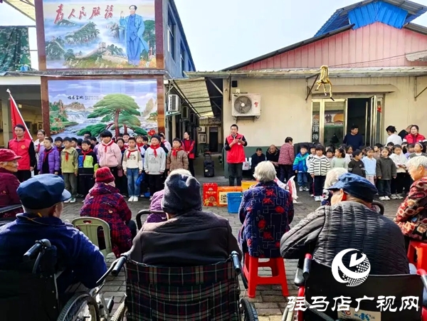 平舆县身边好人协会携射桥镇第一小学师生志愿者赴敬老院送温暖