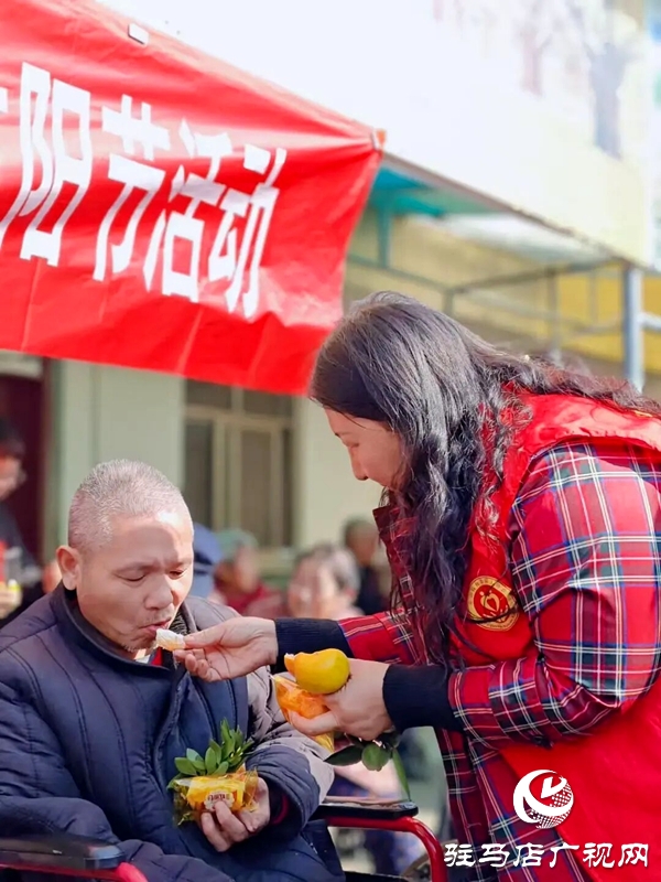 平舆县身边好人协会携射桥镇第一小学师生志愿者赴敬老院送温暖