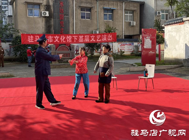 驻马店市文化馆联合社区开展重阳节文艺演出 