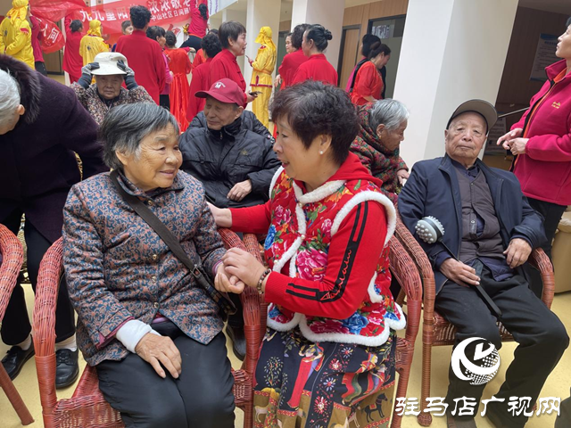 驿城区人民街道综合养老中心​​​​​​​举办“情暖重阳 爱满夕阳”主题活动
