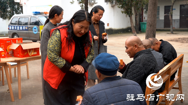 平舆县身边好人协会重阳节到东皇街道敬老院开展“弘扬敬老美德 情暖重阳佳节”主题活动