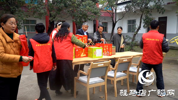 平舆县身边好人协会重阳节到东皇街道敬老院开展“弘扬敬老美德 情暖重阳佳节”主题活动