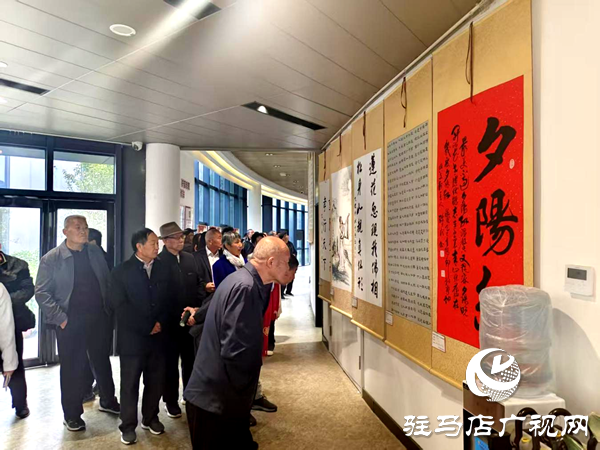 平舆县举办“我们的节日·重阳”暨第三届老年书法绘画展