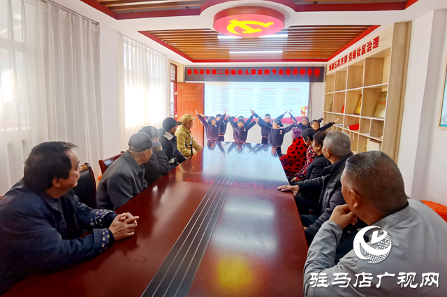 菊香满庭暖重阳 童心敬老润花