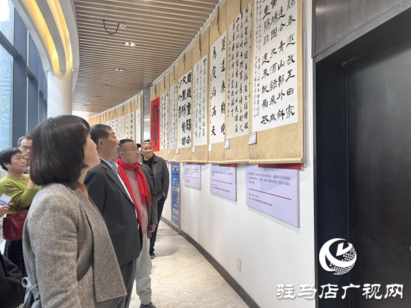 平舆县举办“我们的节日·重阳”暨第三届老年书法绘画展