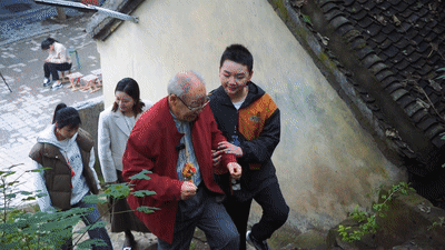 文化中国行·岁时中国|重阳:登高敬耆