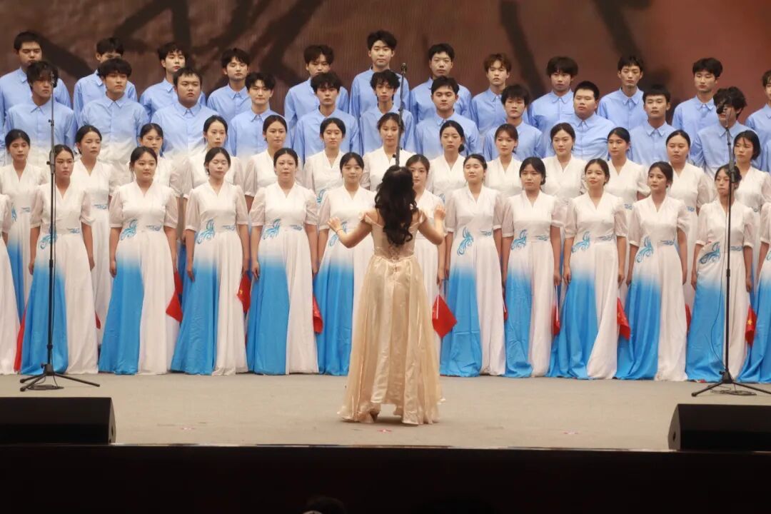  以歌为帆_逐梦青春华章——黄淮学院合唱比赛
