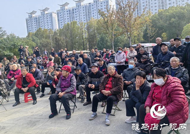 驿城区:重阳节文化惠民演出传递敬老温情