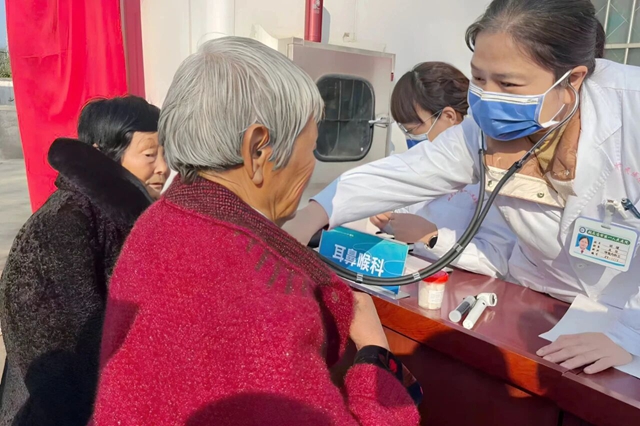 情暖重阳,健康相伴——驻马店市第一人民医院开展重阳节健康义诊活动
